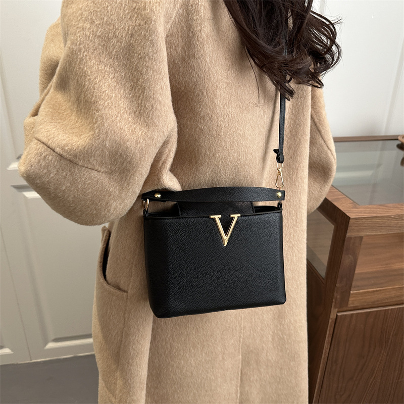 Luxury Women's Tote Bag, Chic  - Women'S Shoes Louis Vuitton のレビューと価格