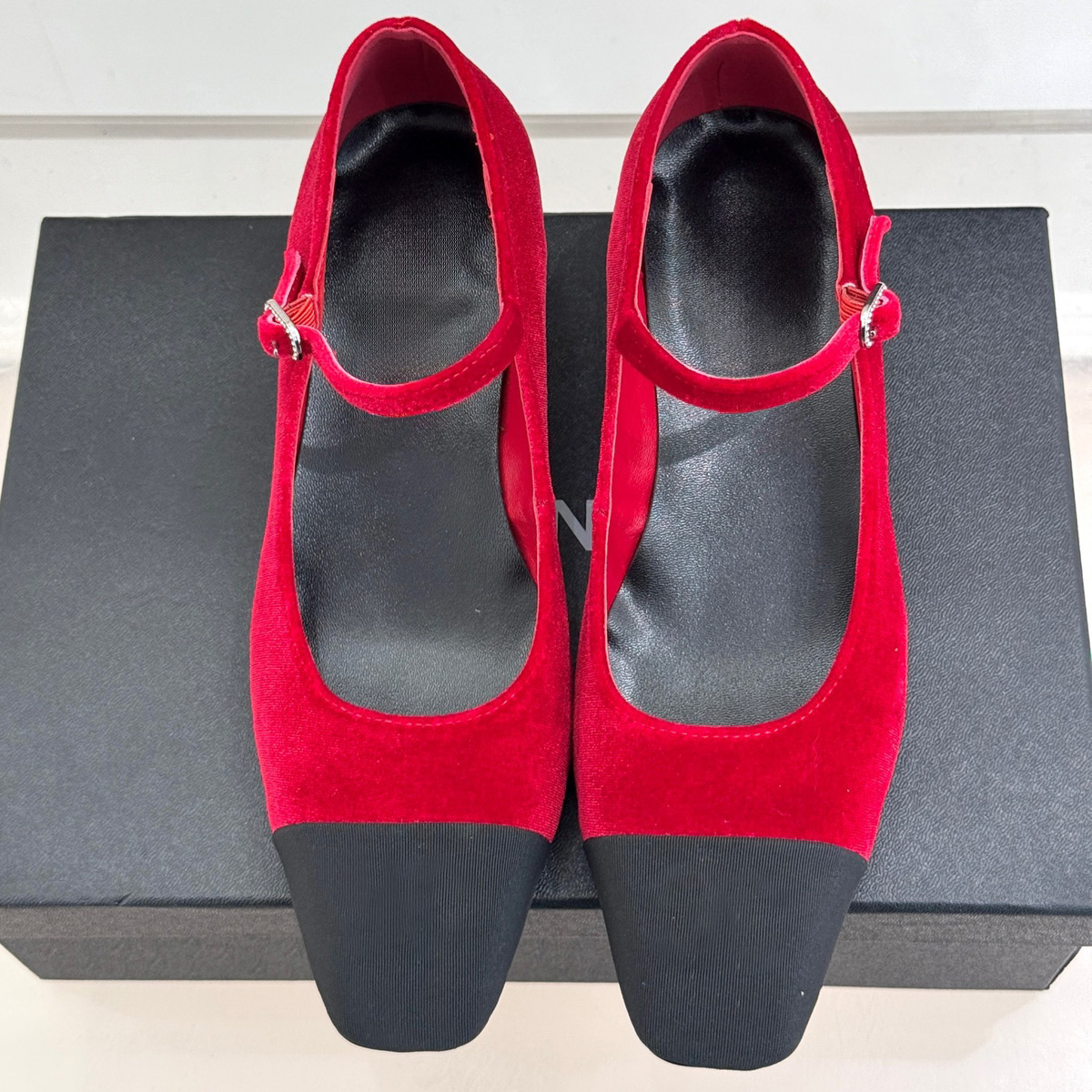 2026 Women's Velvet & Leather  - Women Shoes Elegant のレビューと価格