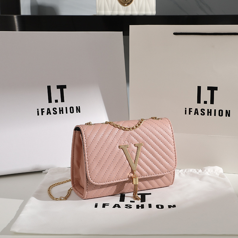 Elegant V-Quilted Chain Crossb - Women'S Shoes Louis Vuitton のレビューと価格