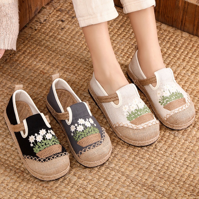 Veowalk Flowers Embroidered Wo - Women'S Shoes Vegan のレビューと価格