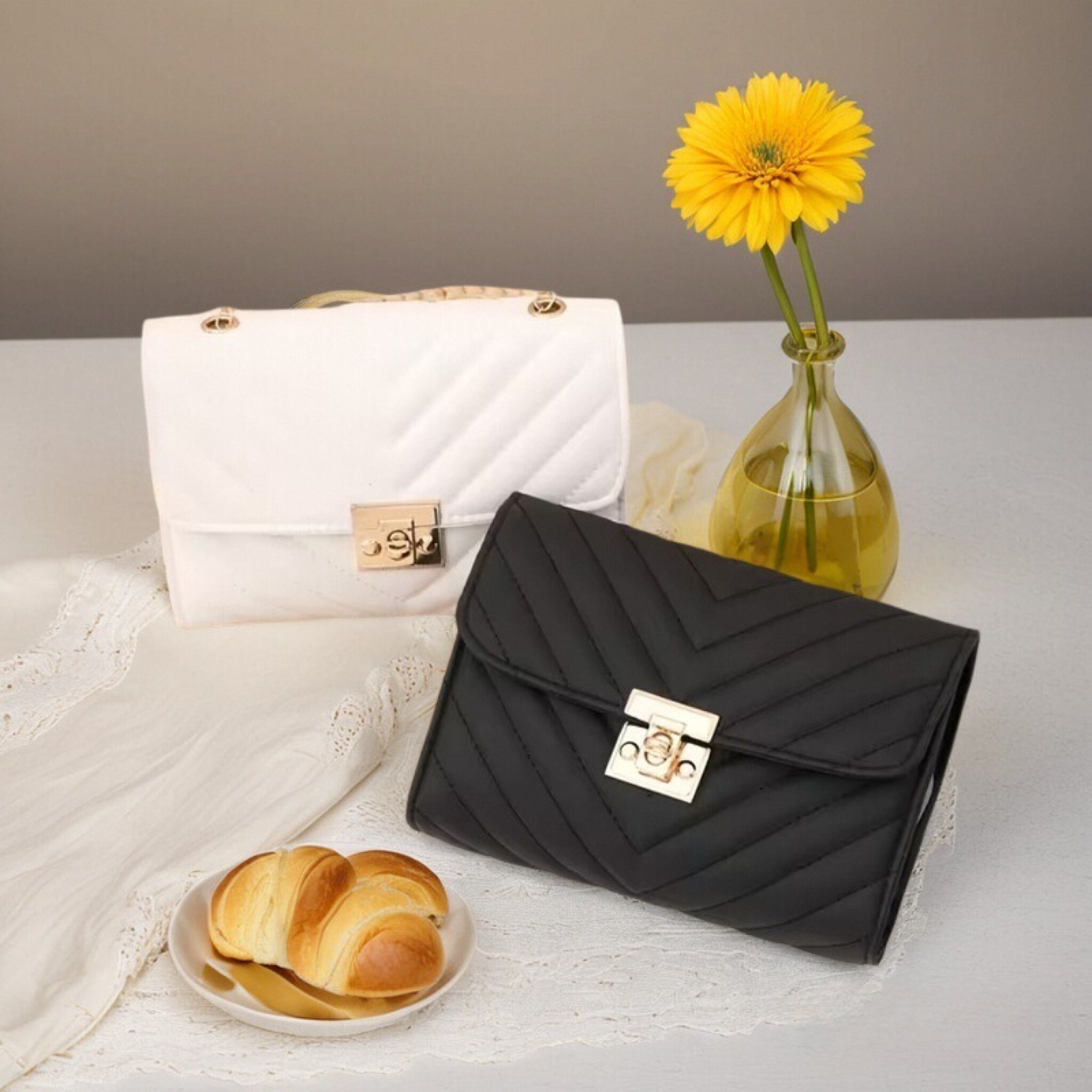 V‑Stitch Quilted Lock Crossbod - Women'S Shoes Louis Vuitton のレビューと価格