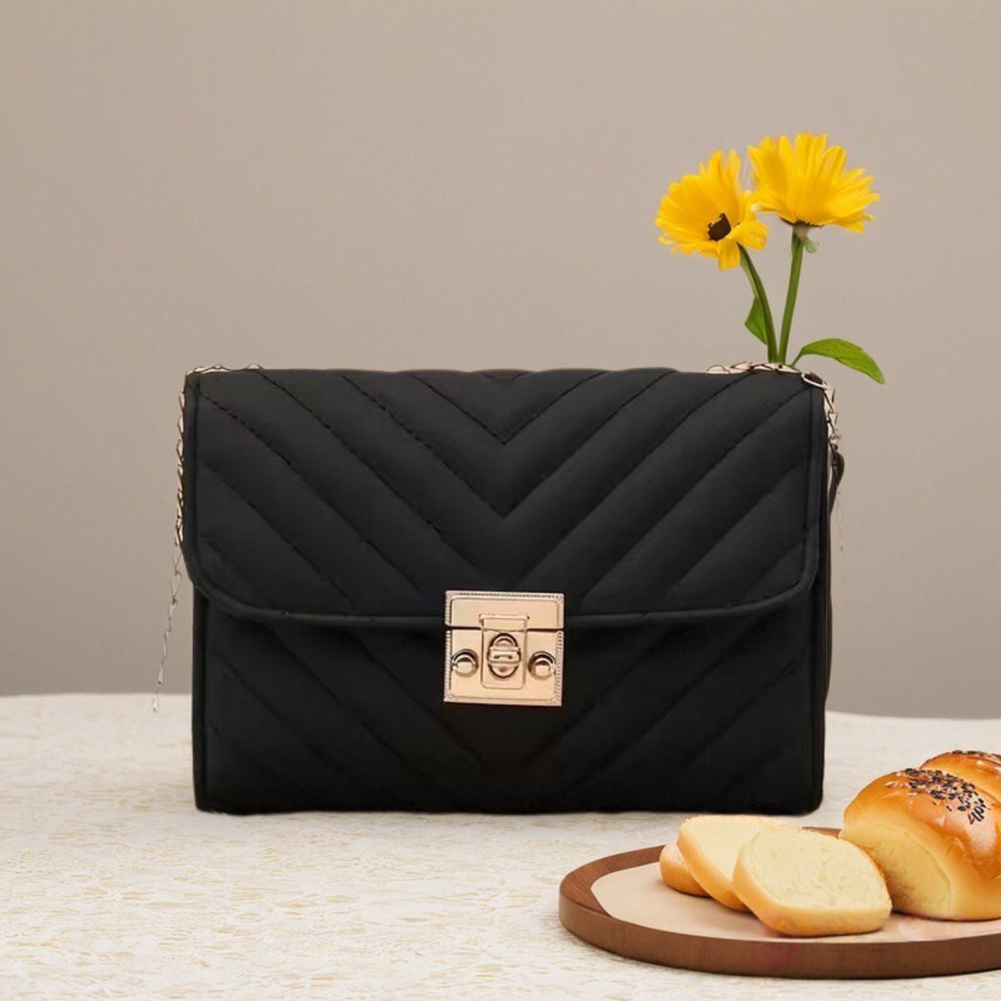 V‑Stitch Quilted Lock Crossbod - Women'S Shoes Louis Vuitton のレビューと価格