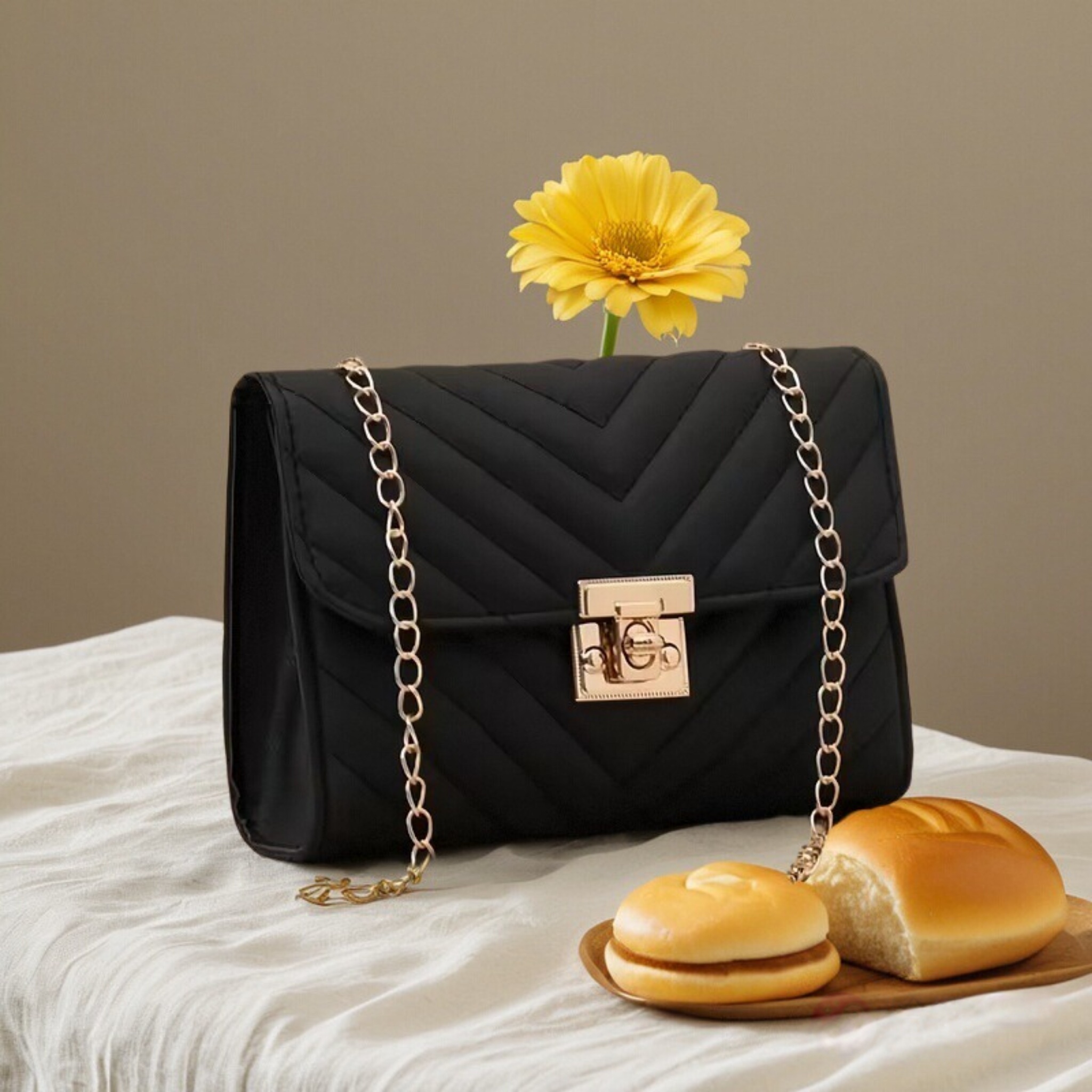 V‑Stitch Quilted Lock Crossbod - Women'S Shoes Louis Vuitton のレビューと価格