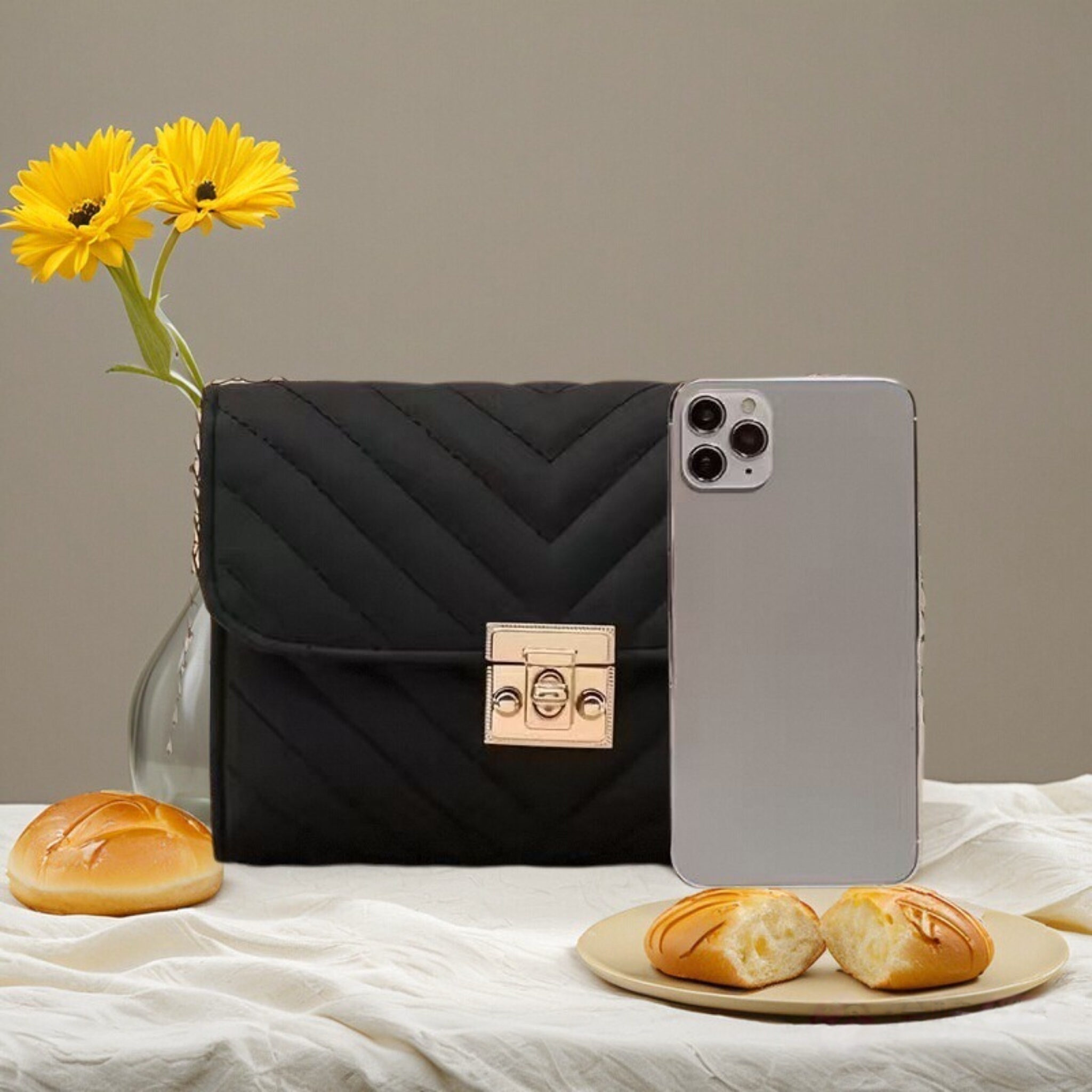 V‑Stitch Quilted Lock Crossbod - Women'S Shoes Louis Vuitton のレビューと価格