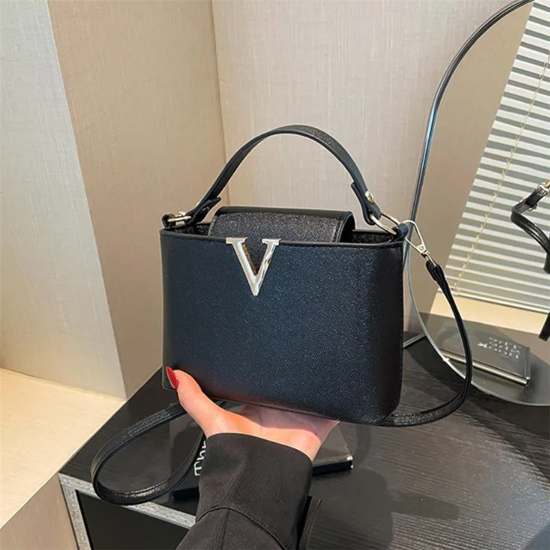 Luxury Women's Tote Bag, Chic  - Women'S Shoes Louis Vuitton のレビューと価格