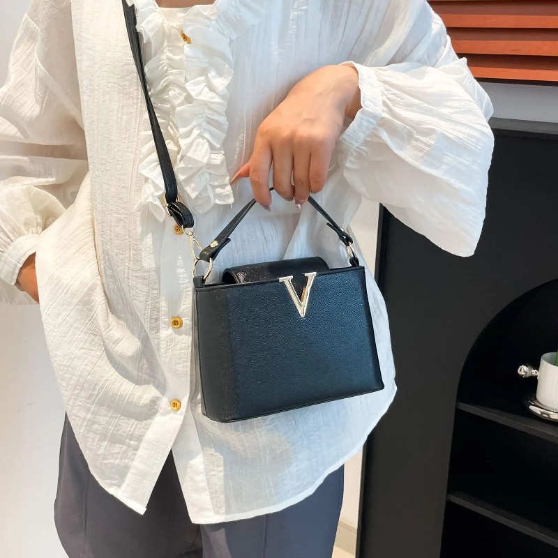Luxury Women's Tote Bag, Chic  - Women'S Shoes Louis Vuitton のレビューと価格